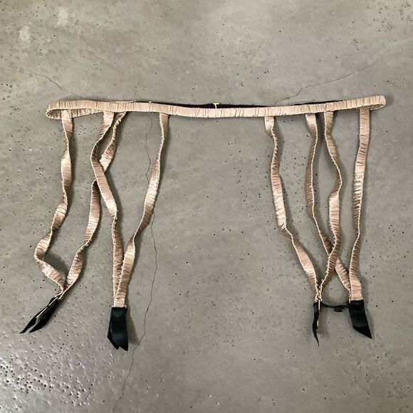 KIKI DE MONTPARNASSE Garter Belt - Picture 1 of 5